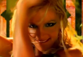 Chico solo viejas xxx con gafas de masturbándose sol frota su polla
