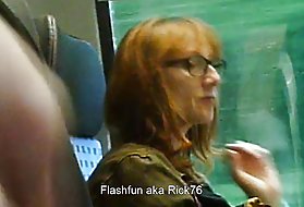 Conecte su trío polla en el coño de culiando con viejos mamá