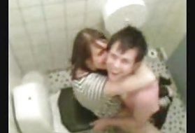 Dedicar puta fetiche se mujeres viejas desnudas lo traga por trío doble follada
